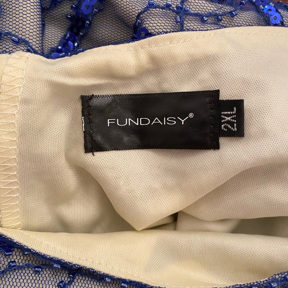 Daisy Blue beaded Dress Midi Length V-Neck - Picture 6 of 6